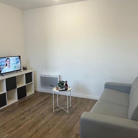 superbe studio meublé avec parking Maubeuge Exterior foto